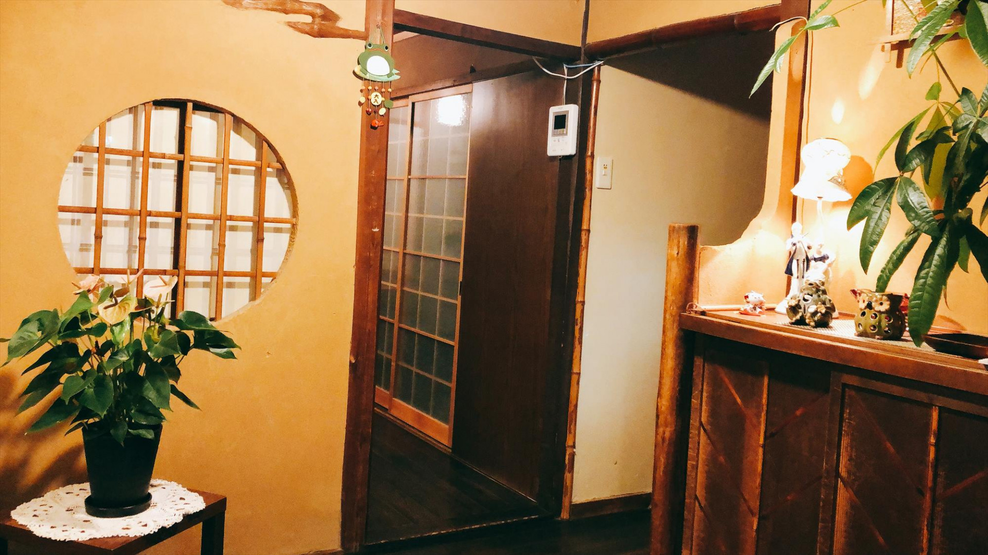 奈良公園の近くにある町屋を利用したお洒落な空間です